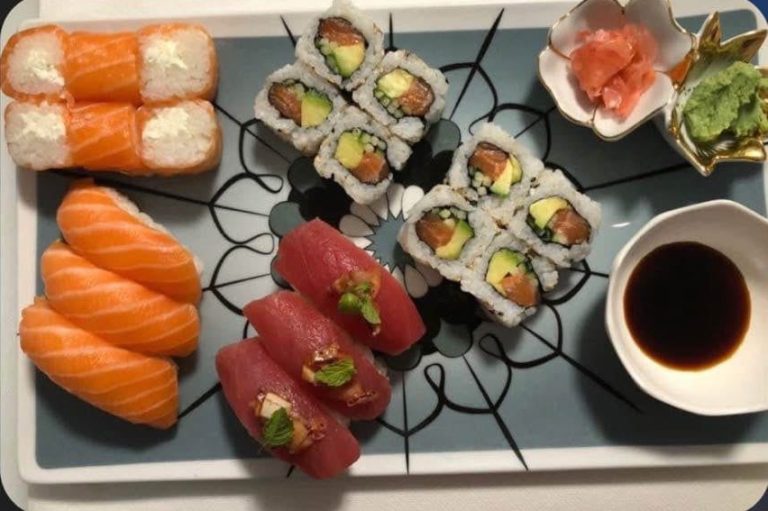 Mix de 20 sushis et californias Super Cali N°2 équilibré entre thon et saumon.